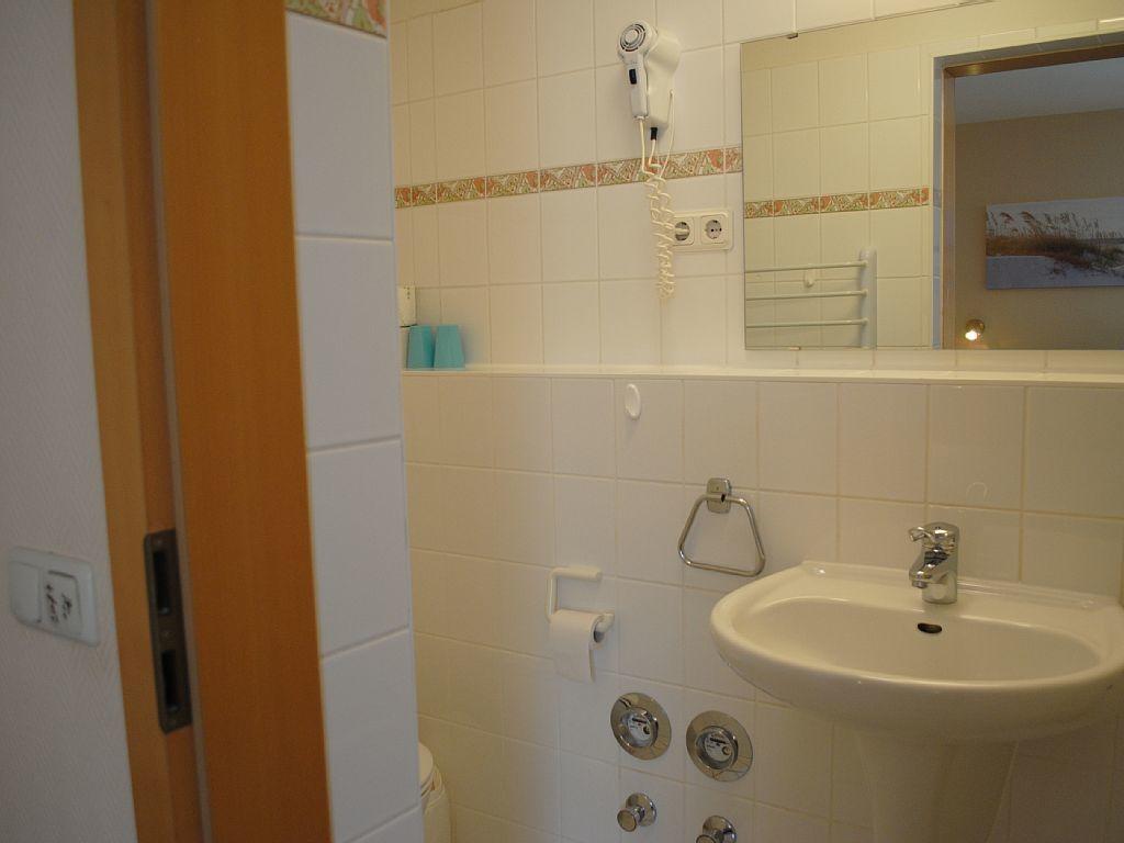Ostseewind - In Der Strandstrasse-Fuehrt Zur Seebruecke Kuehlungsborn Exterior foto